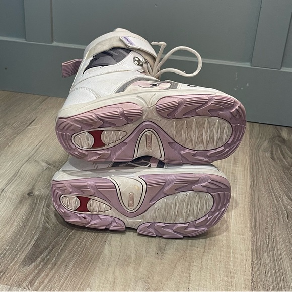 Burton white and pink girls freestyle snowboarding boots size 3 - Picture 4 of 6
